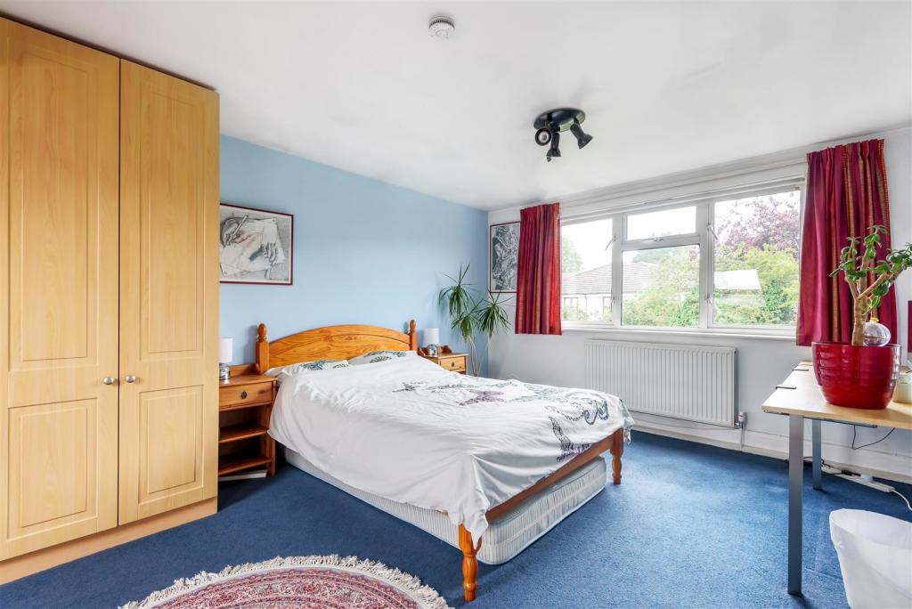 Bedroom 1.jpg