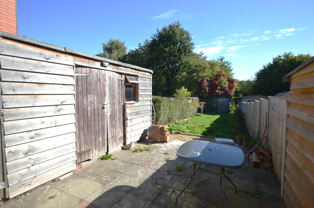 REAR GARDEN.JPG