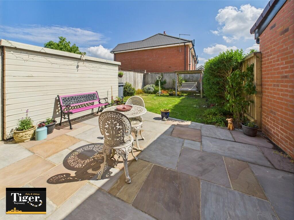 CAM02176G0-PR0589...