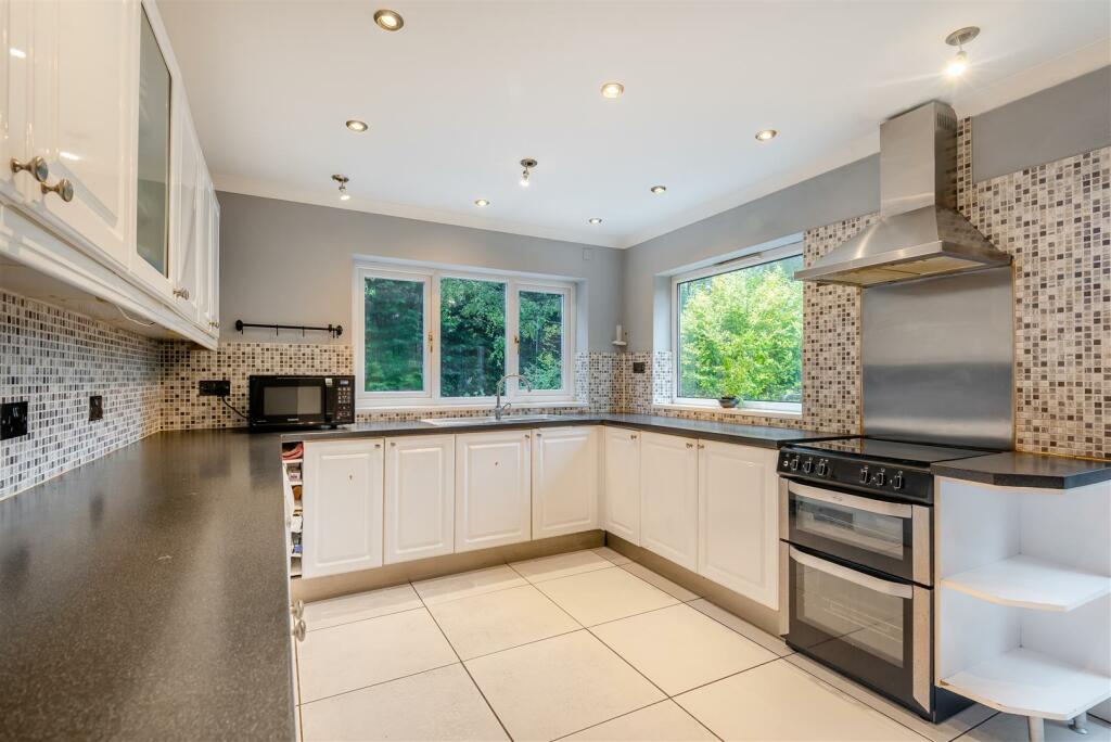 8623298-interior02.jpg