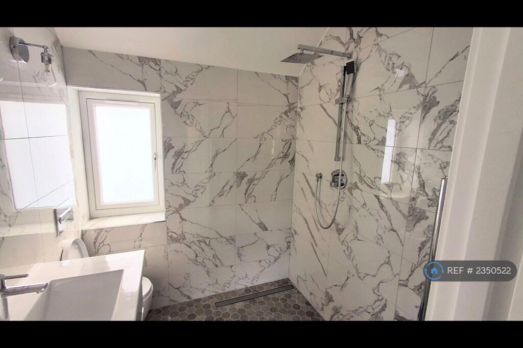 Master Ensuite Shower Room