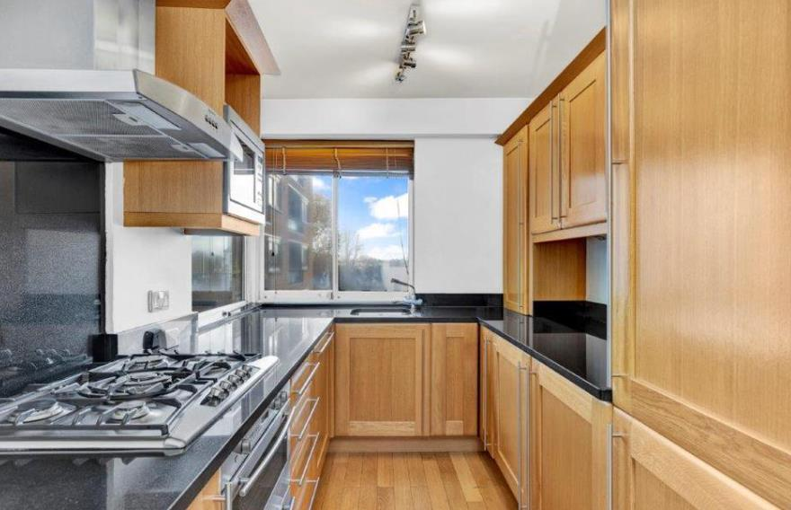 14 - 95 avenue road 1 20.10.png