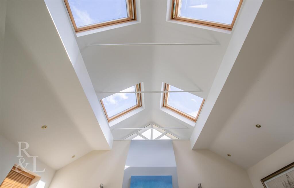 5 Glebeland Close (17).jpg