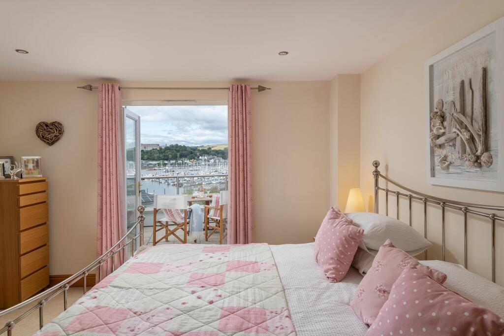 2 Elm Cottages, Brixham Road, Kingswear, Principal Bedroom