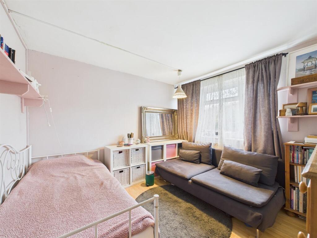 5 - Two Bedroom Flat for Auction, Lawrence Weston.