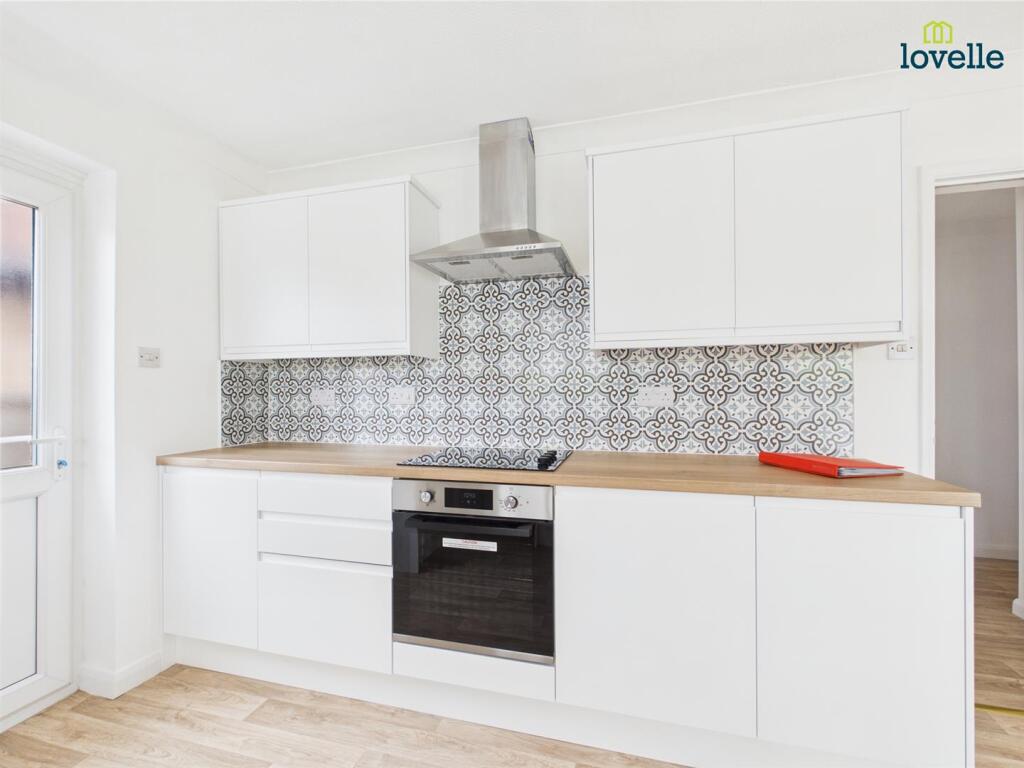 12 BG kitchen 2.jpg