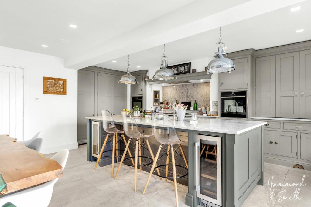 Kitchen/ Dining Room