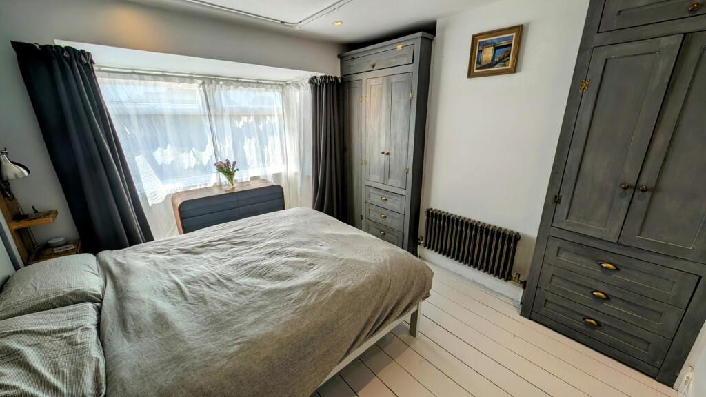 24 Church Rd bed 1 2.jpg