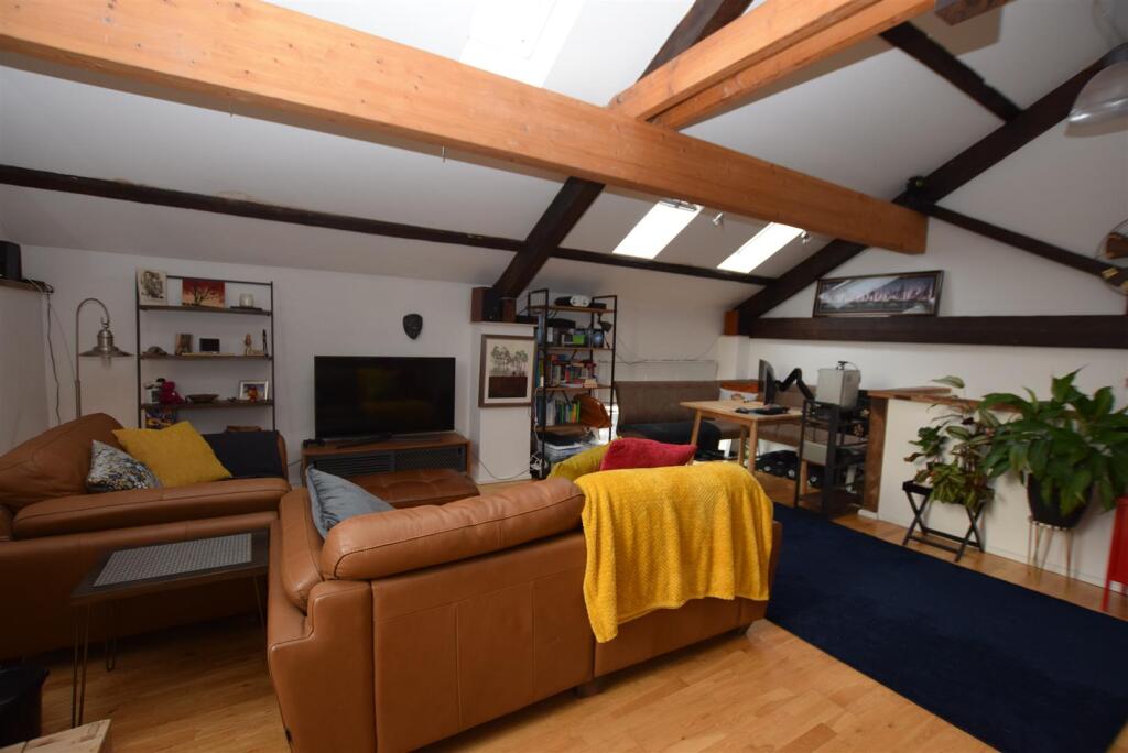 Living/Dining Area