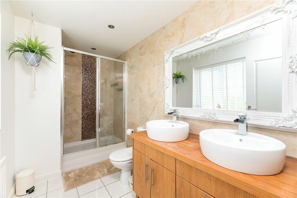Master En-Suite