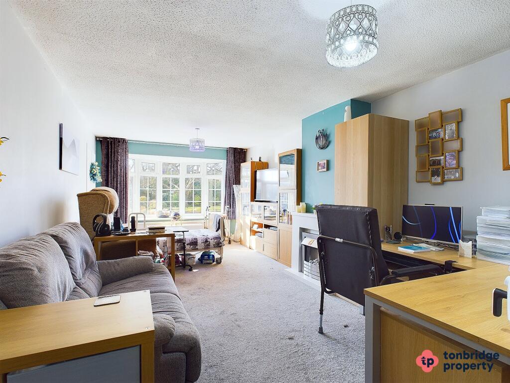 CAM03742G0-PR0018-STILL031