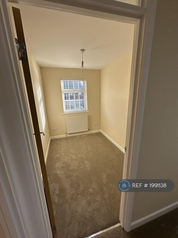 Thirt Bedroom