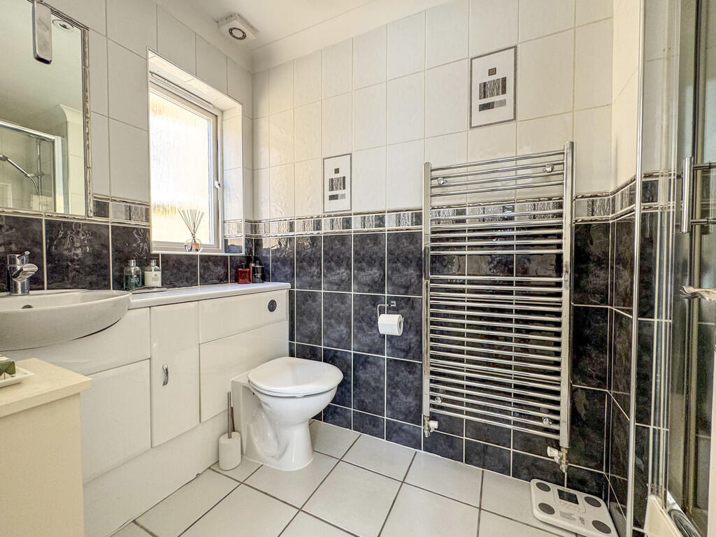 ensuite bed 1
