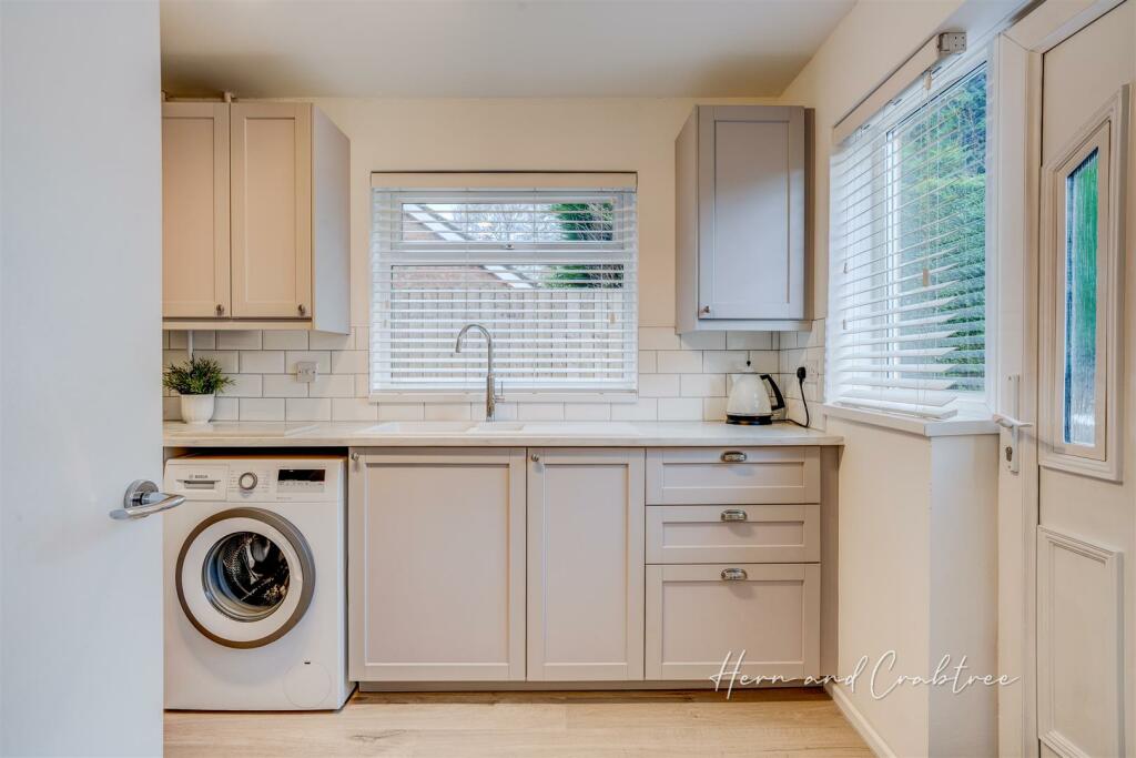 Launcelot Crescent, Thornhill, HernCrabtree (15).j