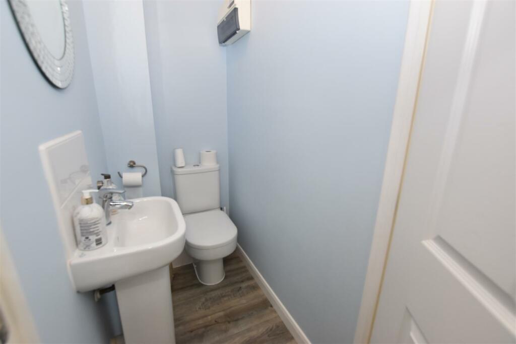 Cloakroom WC.jpg