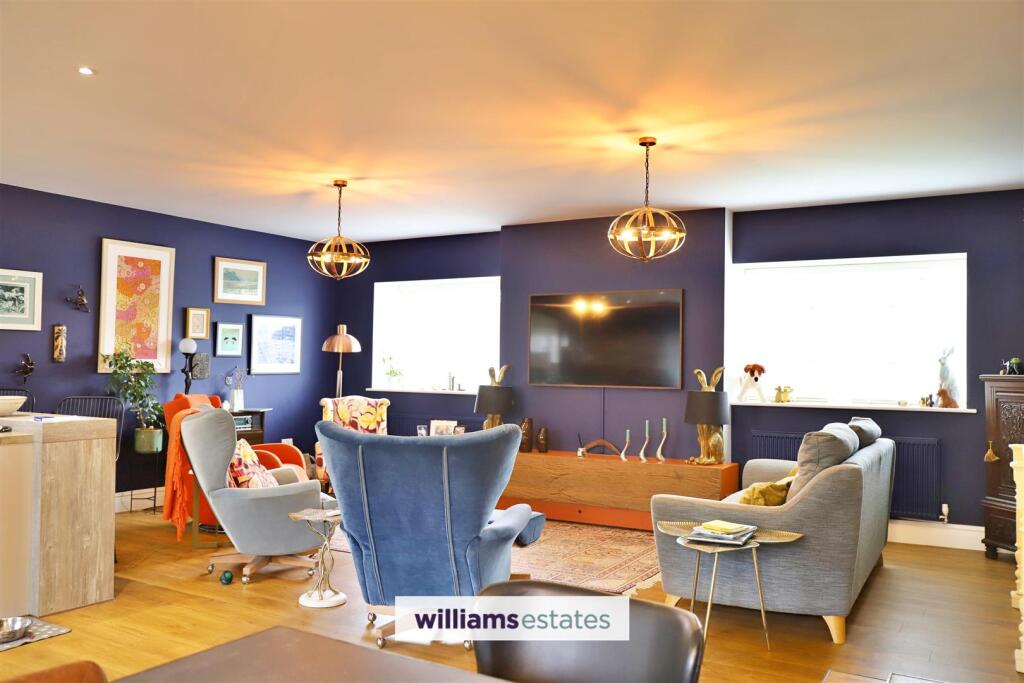 Lounge/Dining/Kitchen