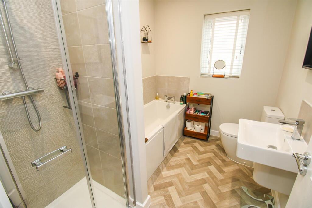 BATHROOM/W.C.