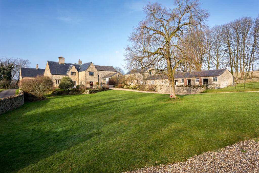 4 - Dowmans Farmhouse - GL53 9QY - Web.jpg