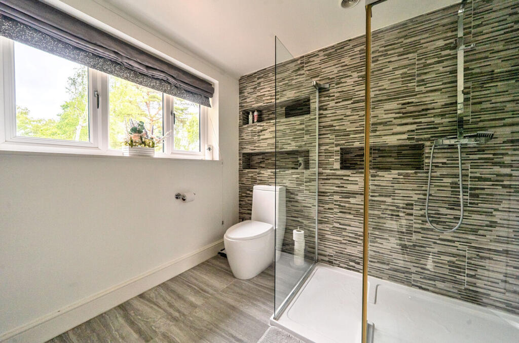 1304308-5-6841652...