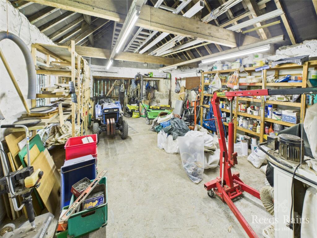 Barn/Garage