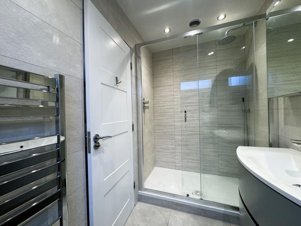 Ensuite to Master Bedroom