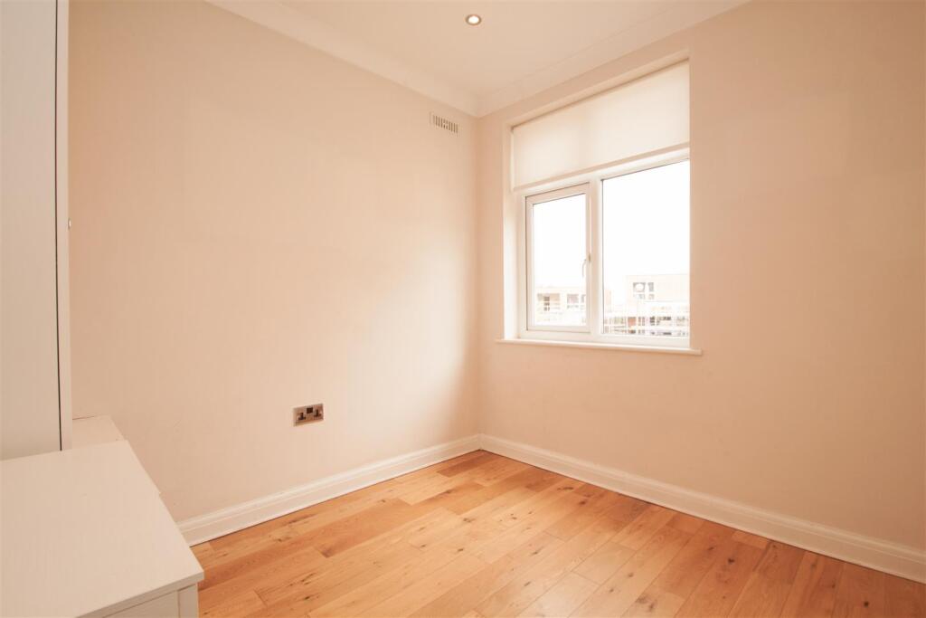 Bedroom 4 angle 2.jpg