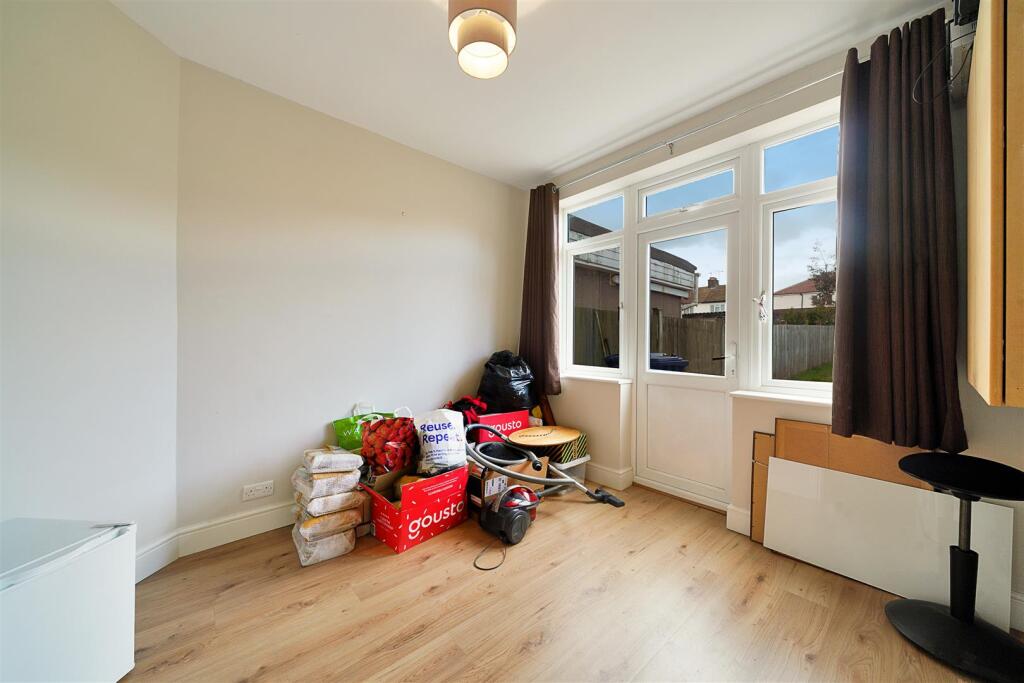 23 Horsenden Crescent - uA0G86ZiR83gEJ1IssmK.jpg
