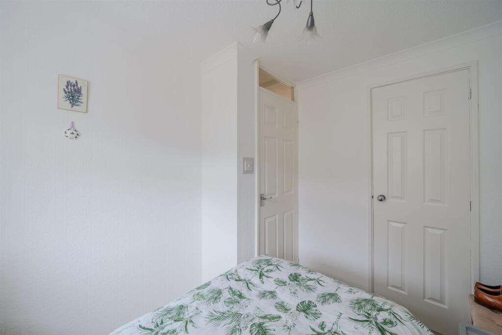 7 Chester Close-4.jpg