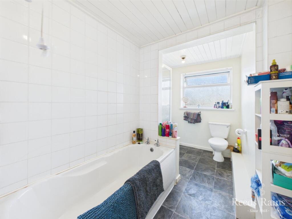 Bath/Shower Room