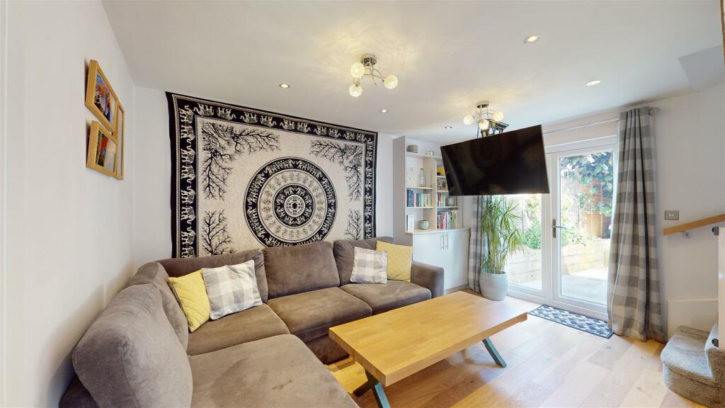OPEN PLAN LIVING SPACE
