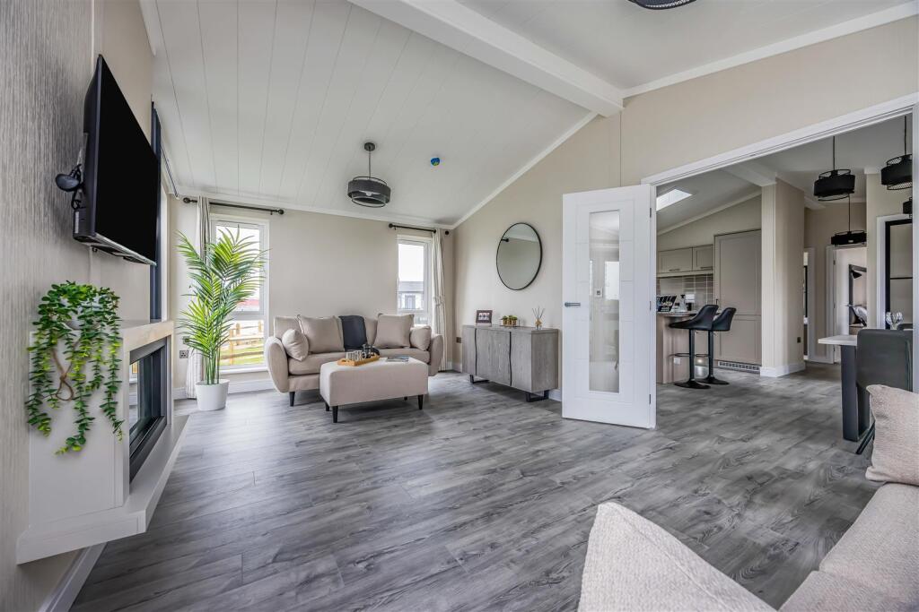 Plot 17 Littlehampton Marina-Small-PorticoMarketin