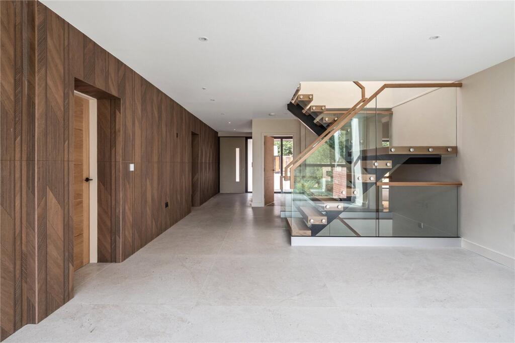Lounge/Entrance Hall