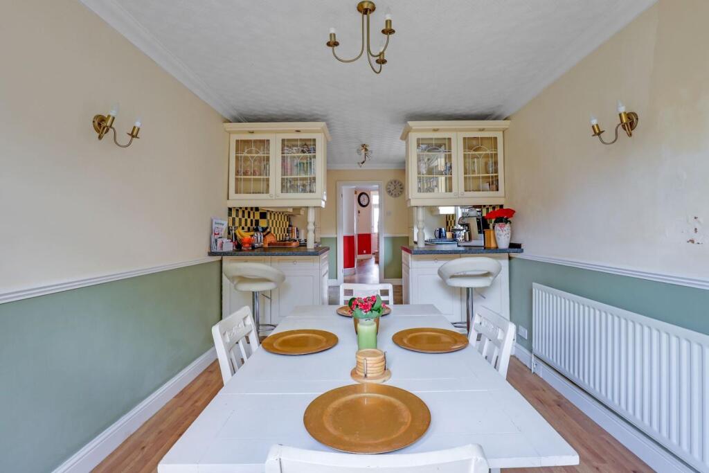 07-8a7cJHPropWorld - 63 Byne Road - 19-medium.jpg