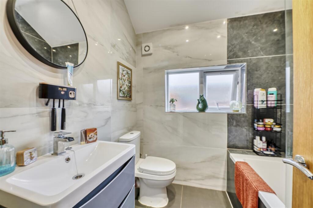 55 Higham Rd Rushden-22.jpg