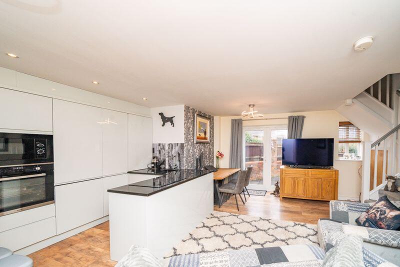 KITCHEN/RECEPTION ROOM