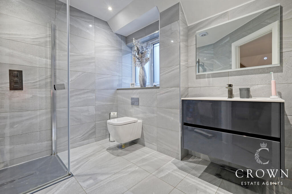 En-Suite to Bedroom Three