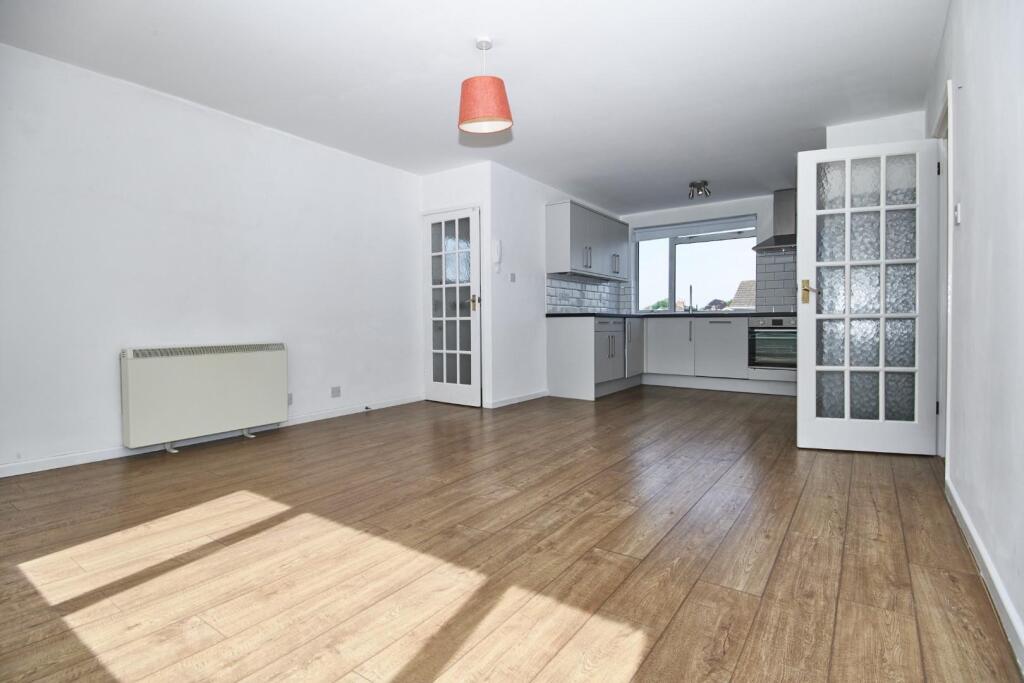 Living room pic 2.jpg