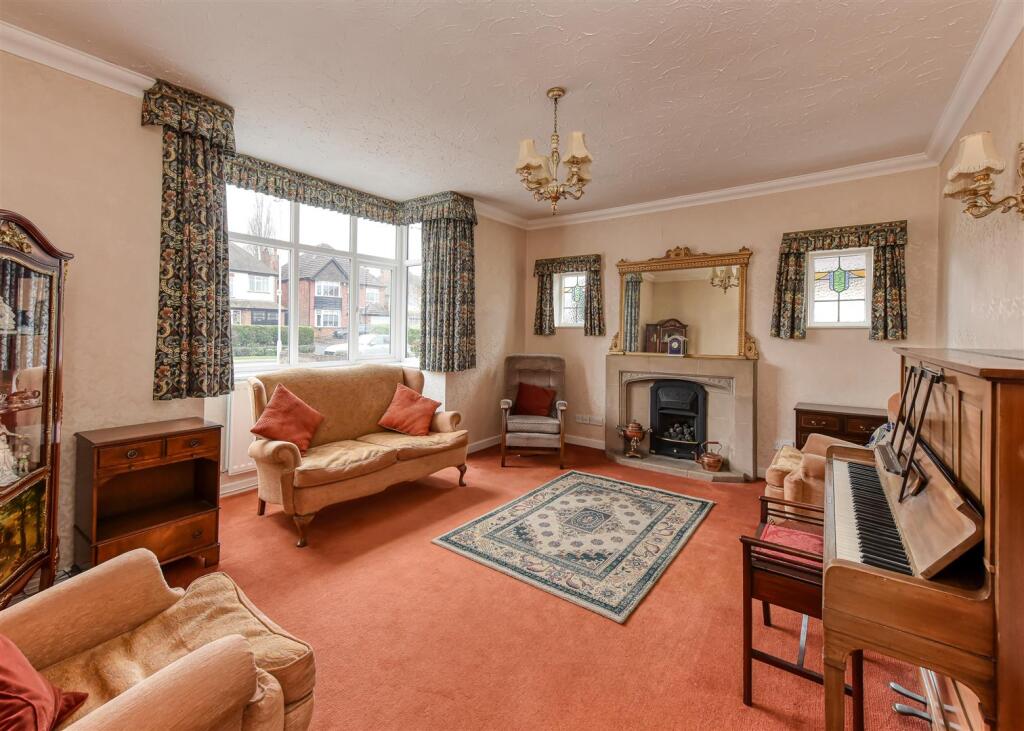 38 Meadow Road-lounge.jpg