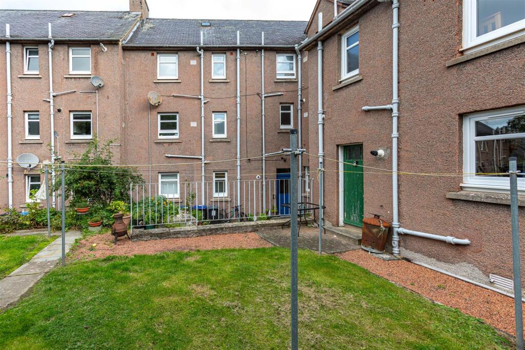 16 Morrow Gardens Melrose 38.JPG