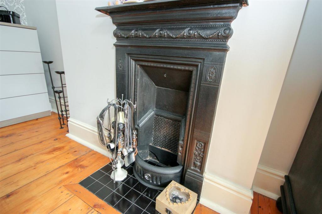 bedroom Fire place.jpg
