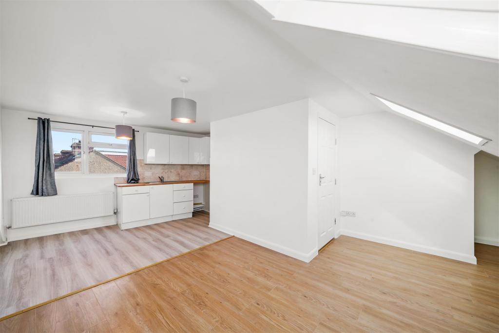 16 Westbury Avenue - er1Tk12NzYn5Z0rrkHwh.jpg