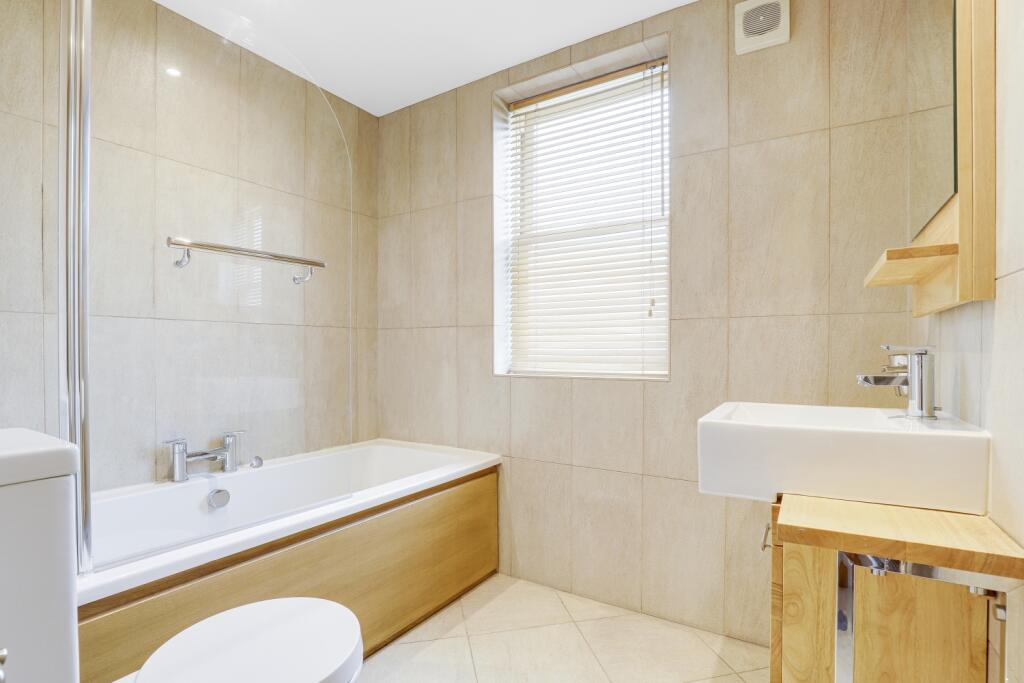 32 CASTLE B HARRY HIGH RES (23)