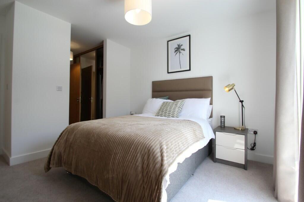 bedroom with ward...