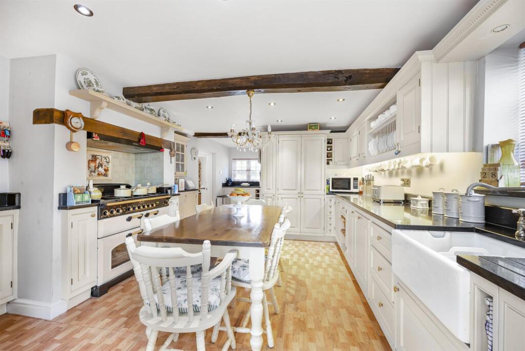 KITCHEN.jpg