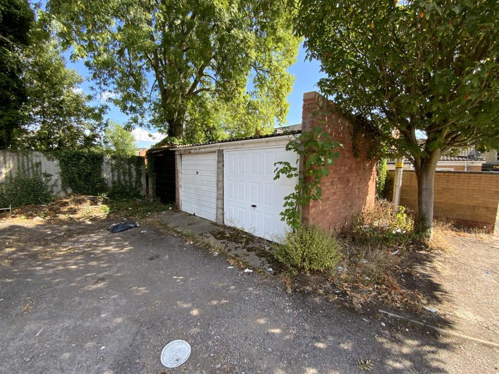 1 x Garage acces from rear