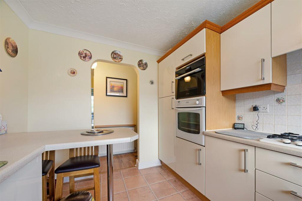 Kitchen (2).jpg