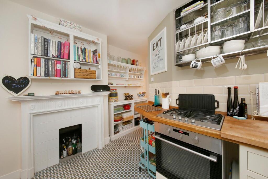 Kitchen 2.jpg
