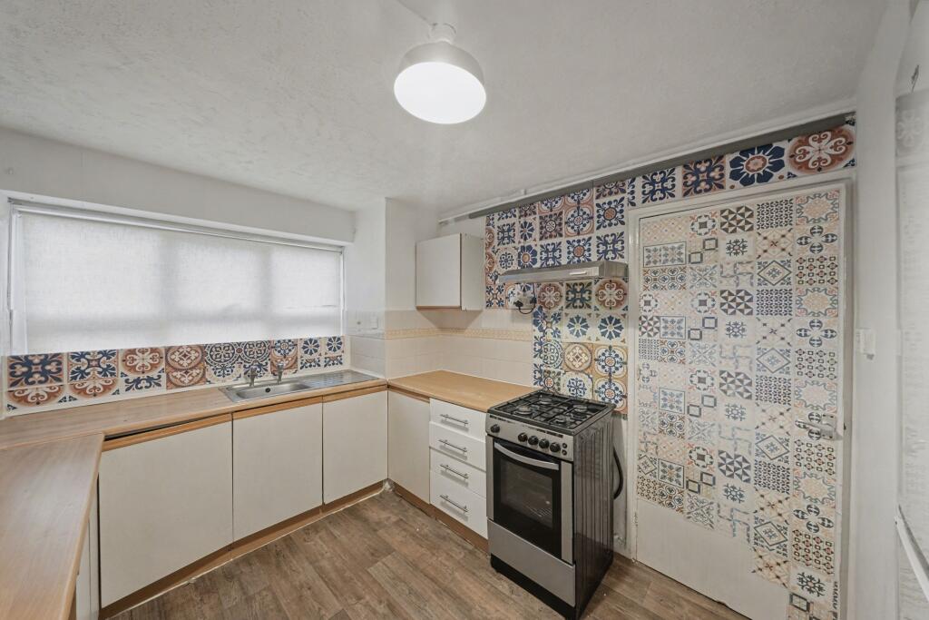 19 Warwick Court, Newmarket Avenue, Northolt UB5 4ET