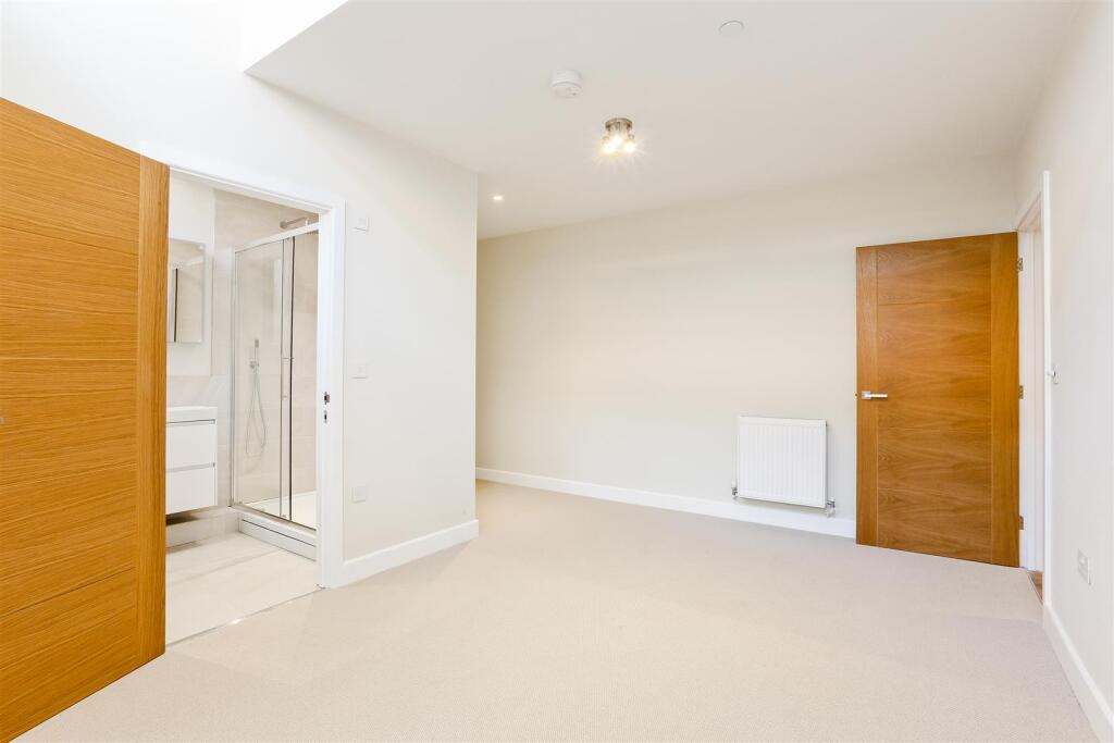 1469541018 - Campbell House, High Steet, KT1729.jp