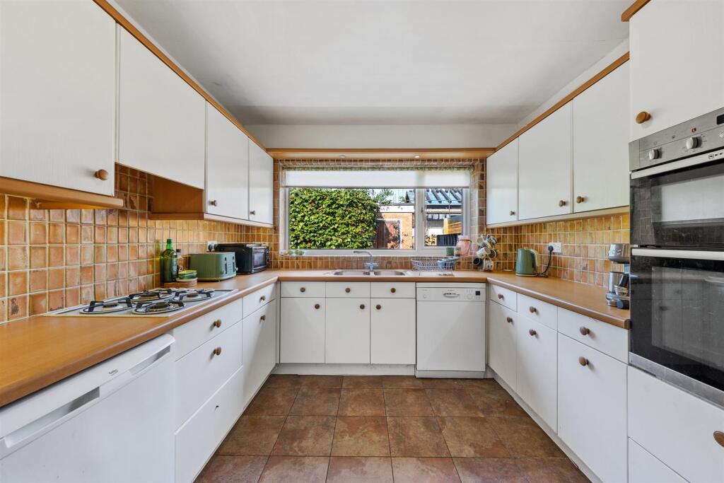 3 Cobbetts Way-12.jpg